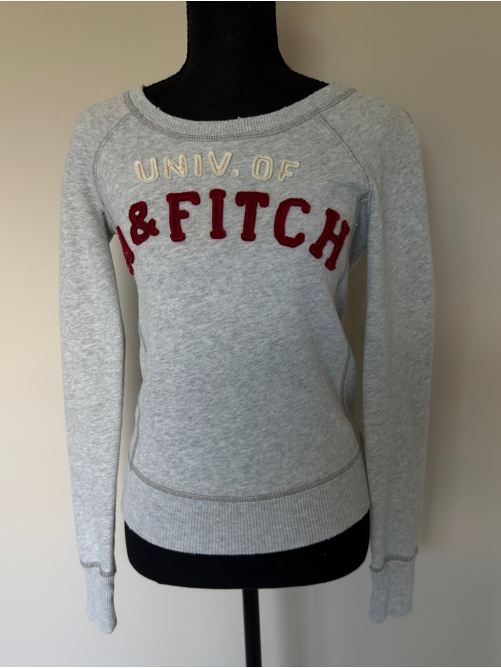 Vintage Abercrombie & Fitch Light Gray Crewneck Sweatshirt with Red Appliqué